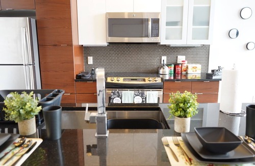 Beachwood Apartamento | Our bright and airy apartment offers 1 bedroom, featuring a queen-size bed