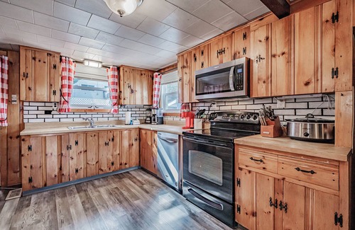 Shapleigh Casa | Our charming cottage and bunkhouse invites you to experience a lakeside getaway!
