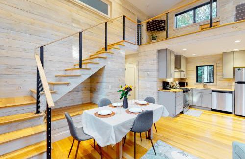 Lamoine Casa | Our Cottage & Our Barn