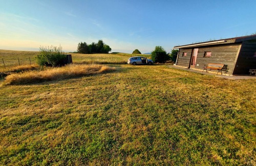 Saint-Gervais-sous-Meymont Cabina | Our cabin offers you a moment of tranquillity in an exceptional setting.