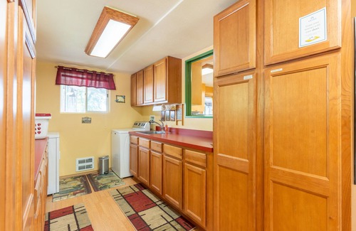 Polson Casa | Our Happy Place - Beautiful Family Friendly Estate! Sleeps 13