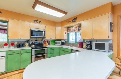 Polson Casa | Our Happy Place - Beautiful Family Friendly Estate! Sleeps 13