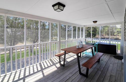 Deep Hole Casa | Our Happy Place - Pet friendly & waterfront!