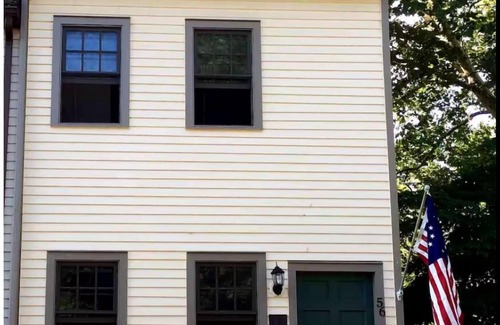 West Bristol Casa | Our historic town home is located in the historic district of Burlington.