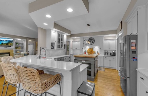 Orchard Park Casa | Our Hive | Spacious, Luxe, 8 Mins to Stadium