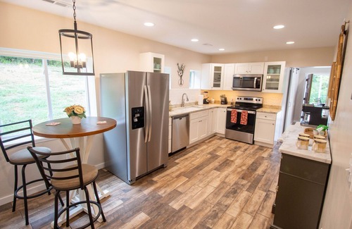 Sevierville Casa | Our Homestead Farmhouse/ EV Charger
