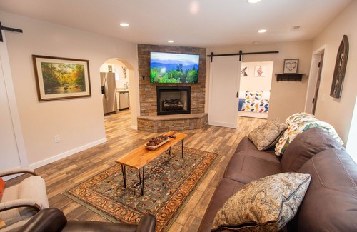 Sevierville Casa | Our Homestead Farmhouse/ EV Charger