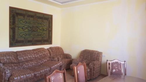 Ecmiadzin Cama Y Desayuno | OUR House