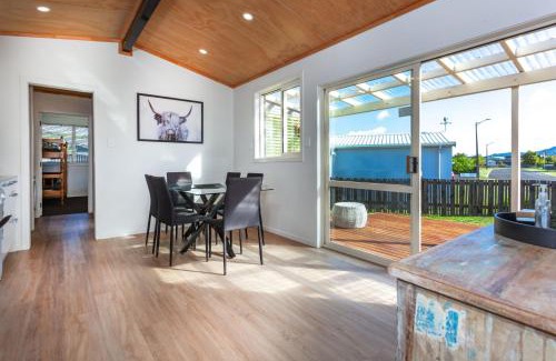 Whangamata Casa | Our Kiwi Whanga Bach - Whangamata Holiday Home