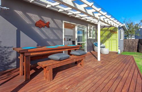 Whangamata Casa | Our Kiwi Whanga Bach - Whangamata Holiday Home