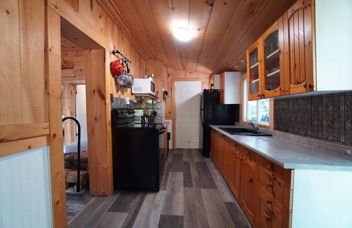 Gravenhurst Cabaña | Our Lady of Kahshe Lake Cottage