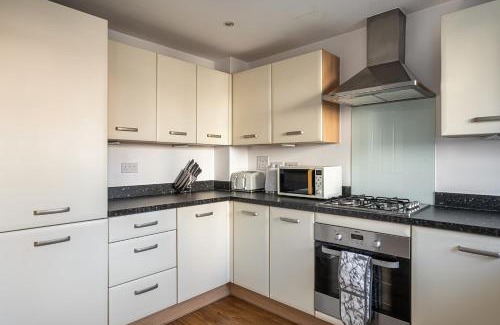 Bedford Apartamento | Our latest stunning property by Our Home Short Stays free parking super fast WiFi large back garden and crisp hotel white linen