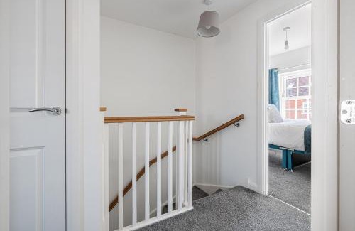 Bedford Apartamento | Our latest stunning property by Our Home Short Stays free parking super fast WiFi large back garden and crisp hotel white linen