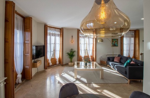 Barrio del Carmen Apartamento | Our Lovely Penthouse with Private Roof Top Terrace!