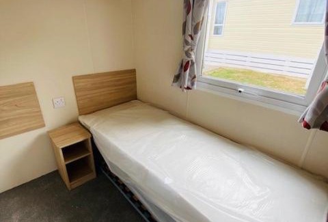 Grampound Casa | Our Osprey sleeps 4-6 persons-Tranquil holiday away from it all yet not far from St Austell- The Holiday Home has two bedrooms, living and dining area, equipped kitchen-decking-outdoor furniture-fishing lakes- This holiday home is not pet friendly