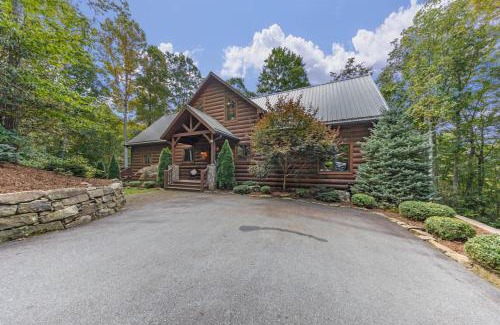 Lansing Casa | Our Place to Paws 4 Bd Lux Blue Ridge Mnt Cabin