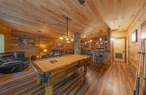 Lansing Casa | Our Place to Paws 4 Bd Lux Blue Ridge Mnt Cabin