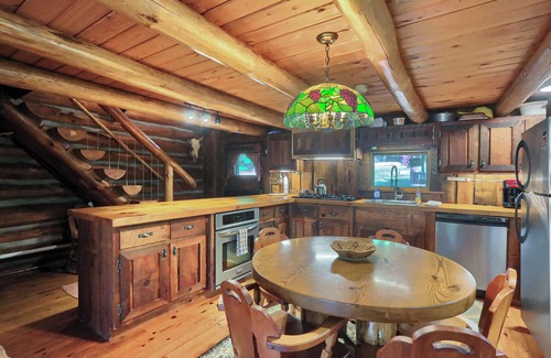 Clarion Cabina | Log Home -WiFi-Pet Friendly-Pavilion