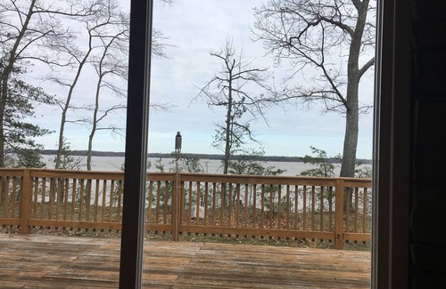 James Monroe Casa | Out where the blacktop ends: Rent our 2BR country lover's retreat.