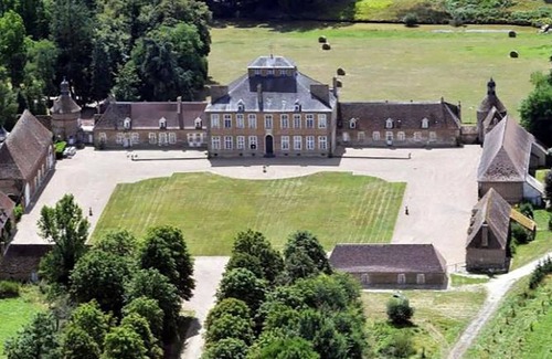 Chateau-sur-Allier Casa | Dependencia de un castillo protegido del siglo XVI