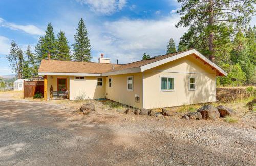 Weed Casa | Outdoor Adventure Haven - 15 Mi to Mount Shasta!