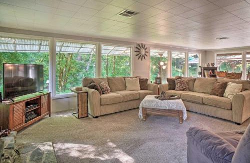 Galice Casa | Outdoor Adventure Tranquil Creekside Retreat