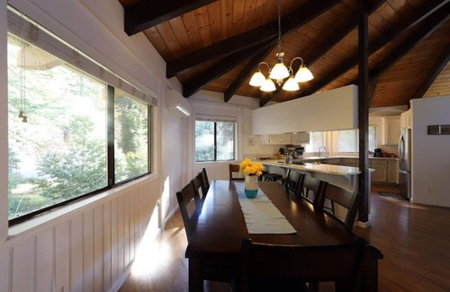 Apple Hill Casa | Outdoor Deck Air Hockey/Pool Table Fireplace Grill