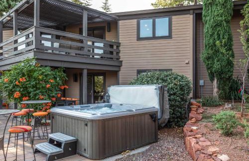 Oak Creek Casa | Outdoor Entertaining Space Sedona Mtn-View Home