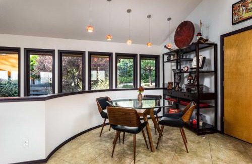 Oak Creek Casa | Outdoor Entertaining Space Sedona Mtn-View Home