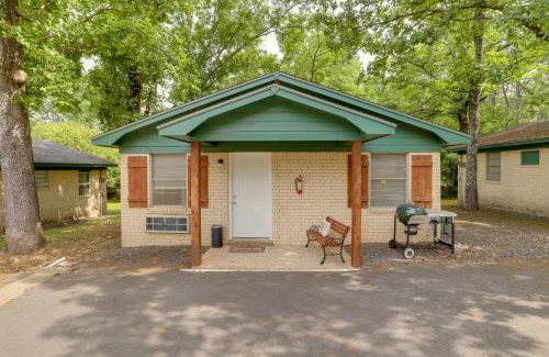 Greers Ferry Casa | Outdoor Entertainment Areas Greers Ferry Cottage!