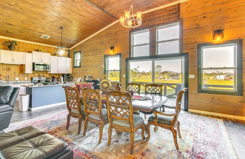 Fountain Cabina | Outdoor Entertainment Area: Fountain Family Home!