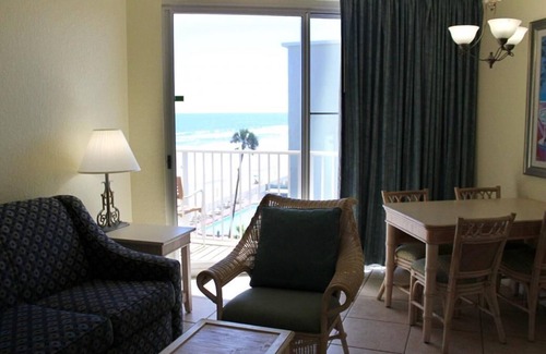 Bostroms Complejo | Outdoor Getaway! Three Serene Units, Surfing, Near Daytona Segs on the Beach