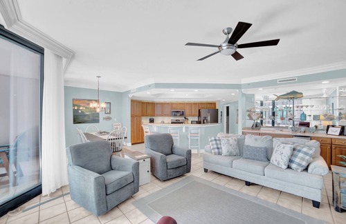 Orange Beach Condominio | Outdoor & Indoor Pool! | Waterfront