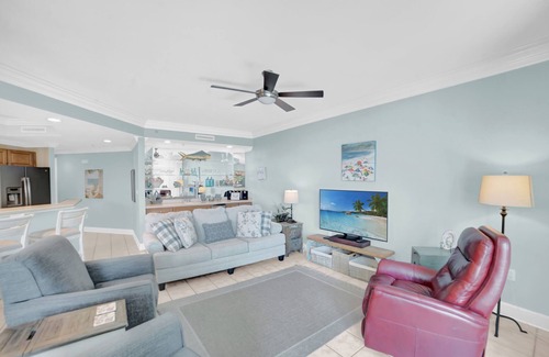 Orange Beach Condominio | Outdoor & Indoor Pool! | Waterfront