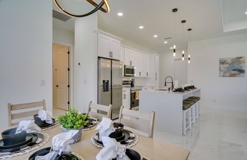 Diplomat Apartamento | Outdoor Kitchenc Gameroom Pool King Suite