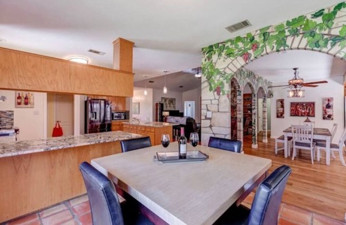 Leander Casa | Huge Covered Patio | Spa | 4 mins to Lake | Views!