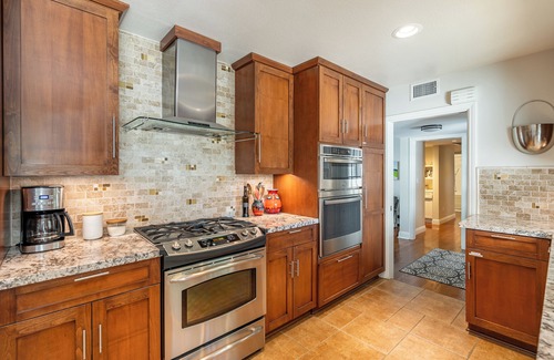 Santa Ana Casa | Outdoor Living w Private Pool, 12 Mins from Disney, Beaches 20-min, Pet-Friendly