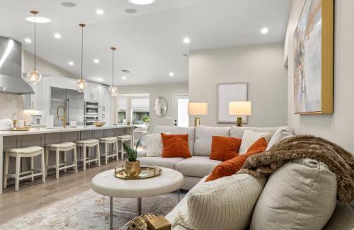 Roadrunner Estates East Casa | Outdoor Misters W Pool, Bbq & Elegant Renovation