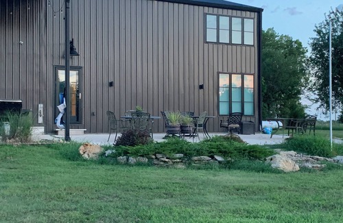 Towanda Casa | Outdoor Oasis and Pickleball Paradise: Fishing, Paddle-boarding, Swimming