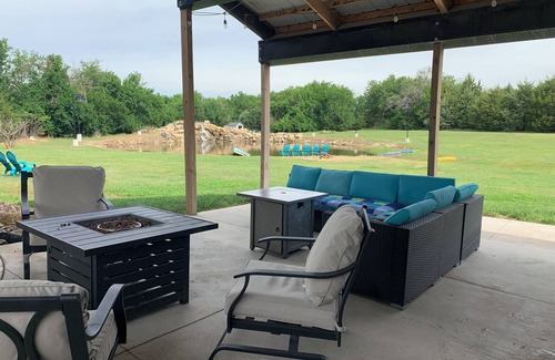 Towanda Casa | Outdoor Oasis and Pickleball Paradise: Fishing, Paddle-boarding, Swimming