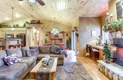 Torreon Casa | Outdoor Oasis Family-Friendly Cabin in Show Low!