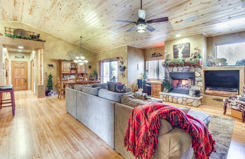 Torreon Casa | Outdoor Oasis Family-Friendly Cabin in Show Low!