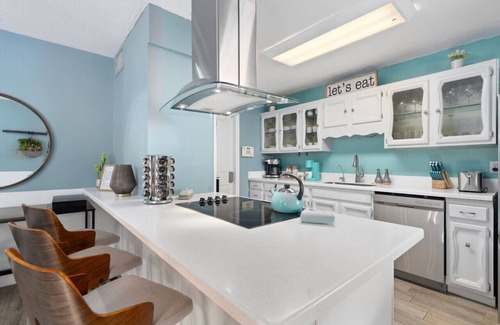 Cox Heights Apartamento | Outdoor Oasis: Mini Golf, Lawn Games, Pool
