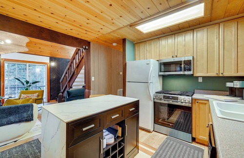Nevada City Cabaña | Outdoor Oasis: Modern Nordic Cottage By Lake!