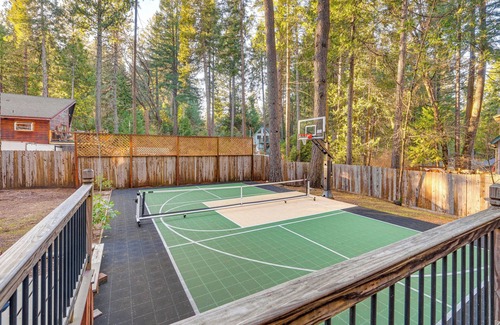 Nevada City Cabaña | Outdoor Oasis: Modern Nordic Cottage By Lake!