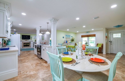 Tavares Casa | Outdoor Oasis w/ Bar & Lanai: Tavares Escape
