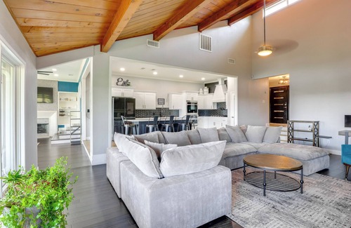 Ransom Canyon Cabaña | Outdoor Oasis w/ Lake Views: Ransom Canyon Retreat