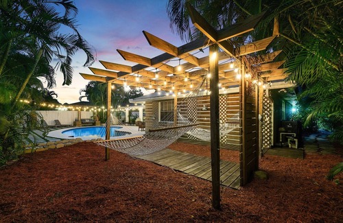 West Palm Beach Casa | Outdoor Paradise: HtdPool Hammocks GmRm MiniGolf