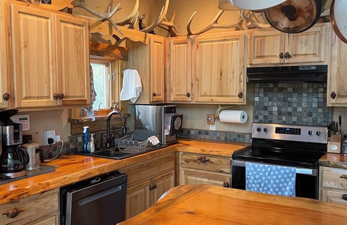 Trout Creek Cabina | Outdoor Paradise Cabin Getaway