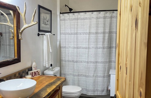 Trout Creek Cabina | Outdoor Paradise Cabin Getaway